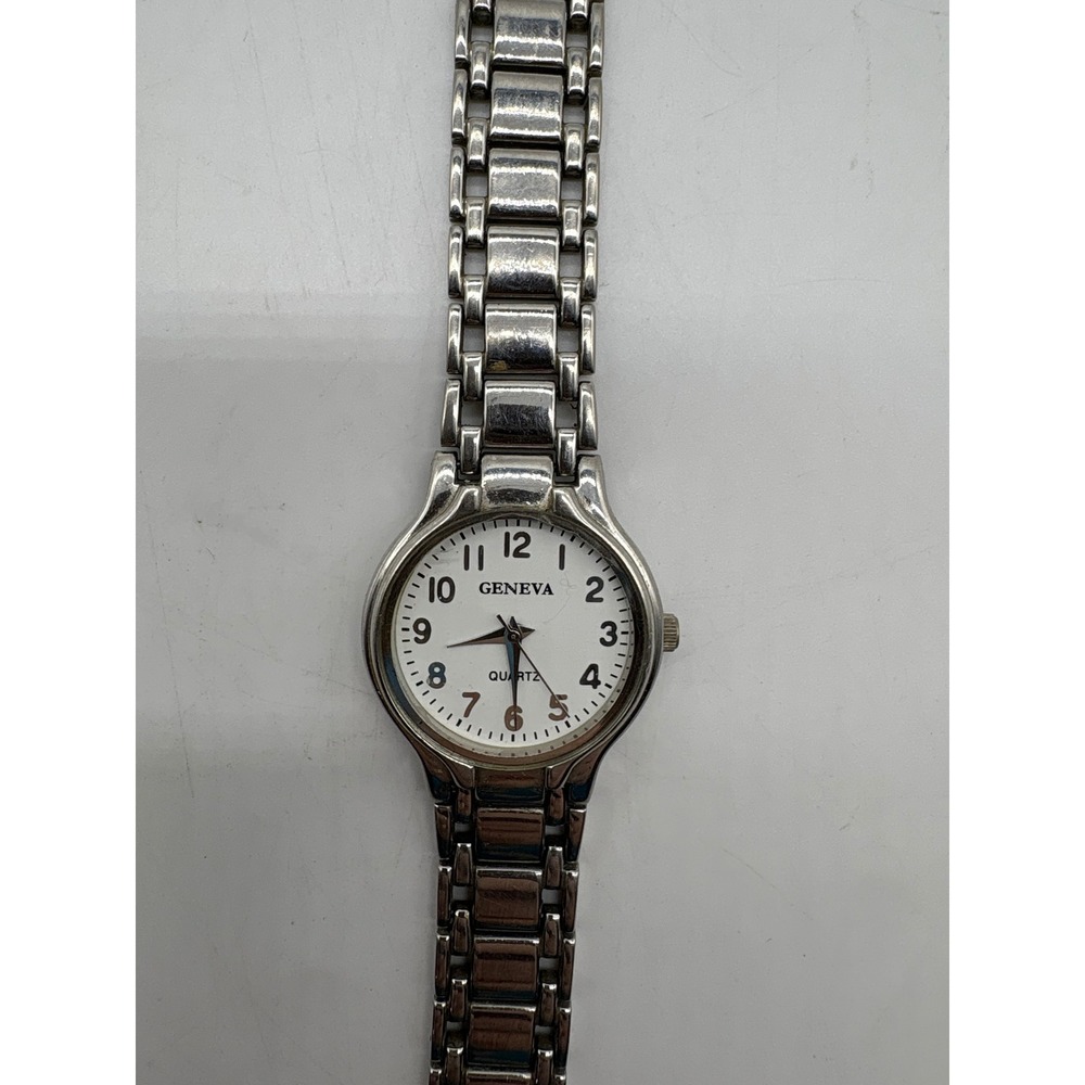 Geneva Womens Silver Round Face Analog Quartz Watch Stainless Steel V365 J572